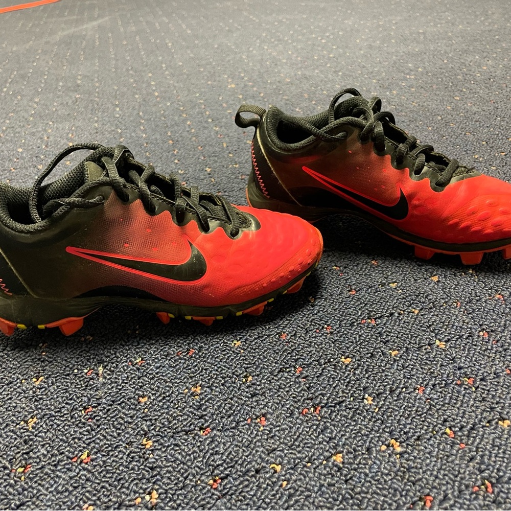 Nike FastFlex Softball/Baseball cleats - Pink and Black
